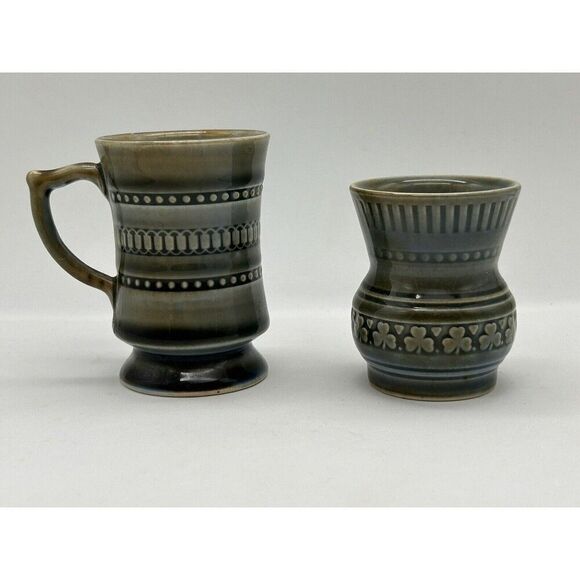 Wade‎ Irish Porcelain Two Miniature Posy Vases  Made in Ireland shamrock MINI - Picture 1 of 11